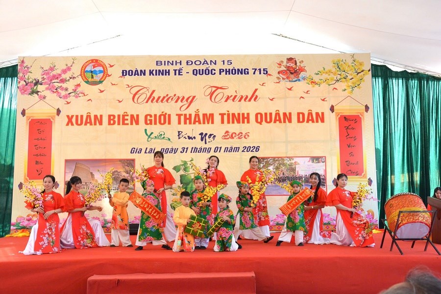 Rộn ràng “Xuân biên giới thắm tình quân dân” nơi vùng biên Gia Lai - ảnh 1