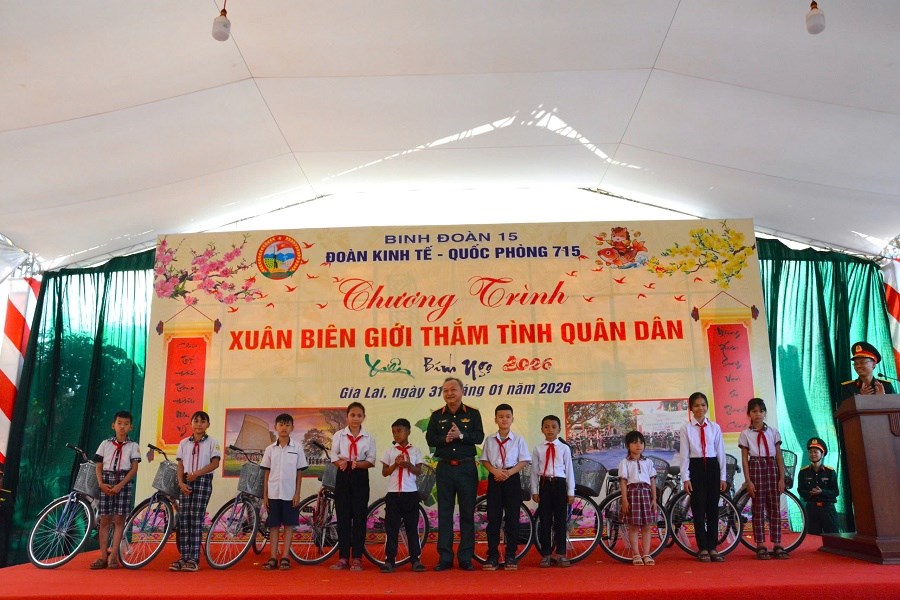 Rộn ràng “Xuân biên giới thắm tình quân dân” nơi vùng biên Gia Lai - ảnh 4