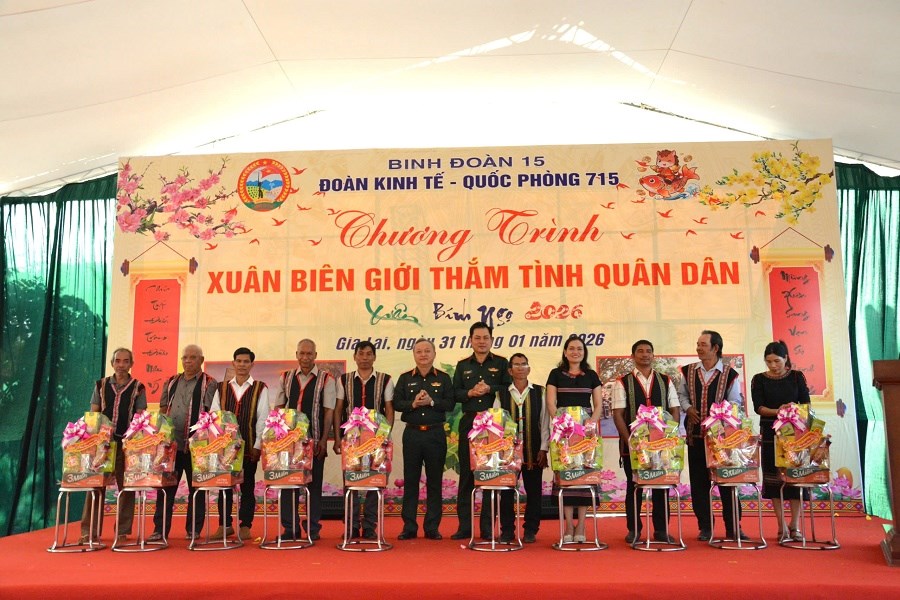 Rộn ràng “Xuân biên giới thắm tình quân dân” nơi vùng biên Gia Lai - ảnh 3