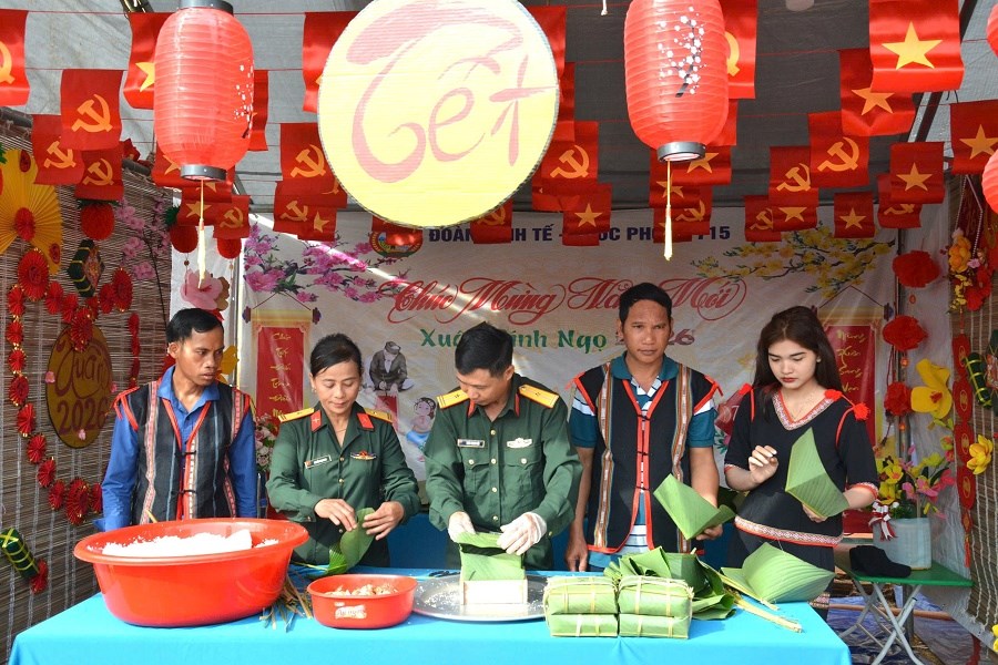 Rộn ràng “Xuân biên giới thắm tình quân dân” nơi vùng biên Gia Lai - ảnh 2