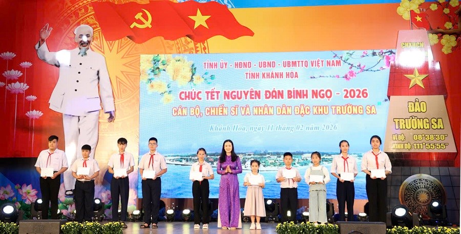 Trường Sa vững vàng nơi đầu sóng - ảnh 4