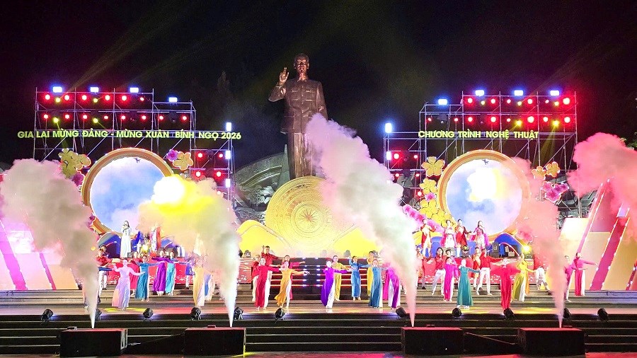 Phố núi Pleiku nô nức đón chào thời khắc giao thừa Bính Ngọ 2026 - ảnh 2