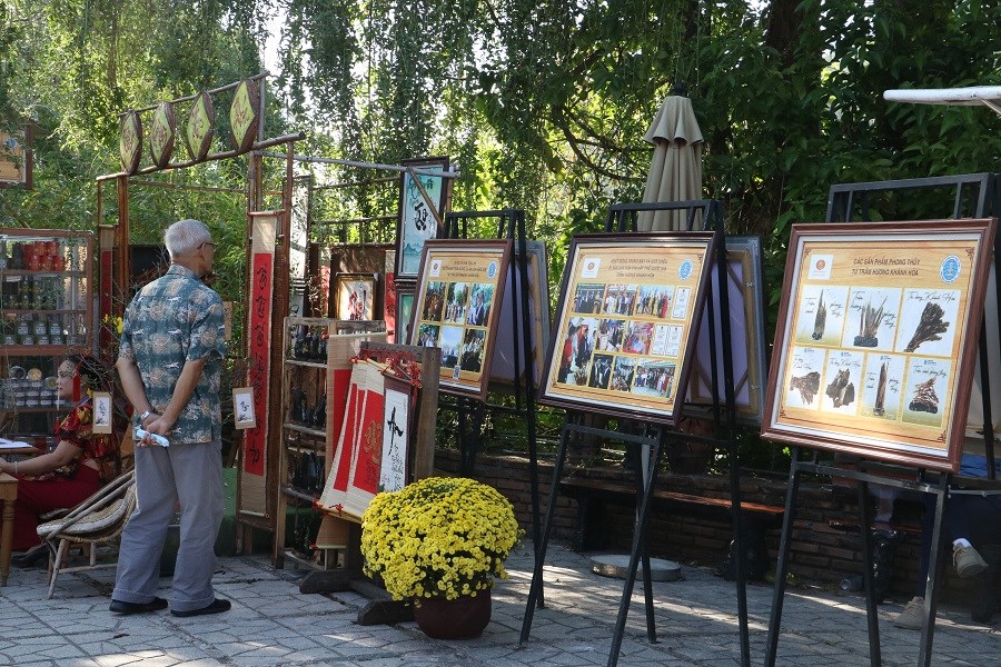 Đầu năm vãn cảnh Tháp Bà Ponagar - Di tích Quốc gia Đặc biệt  - ảnh 8