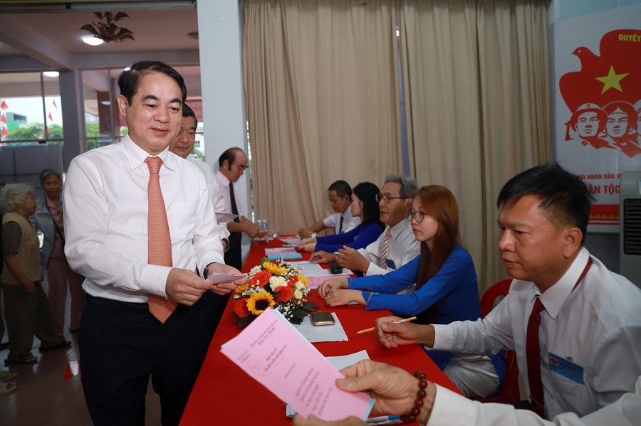 Khánh Hòa: Cử tri hồ hởi tham gia Ngày hội non sông - ảnh 2