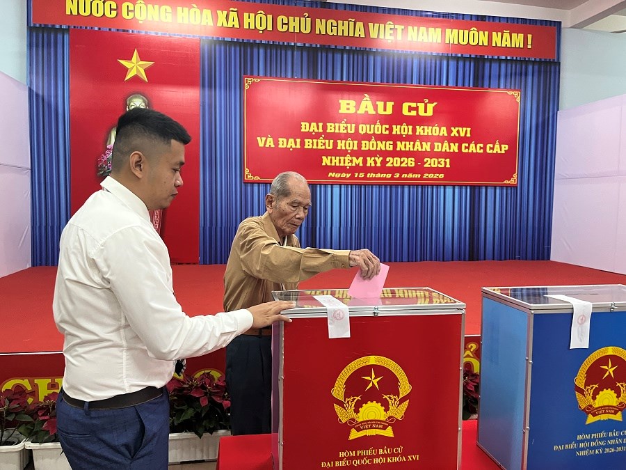 Khánh Hòa: Cử tri hồ hởi tham gia Ngày hội non sông - ảnh 5