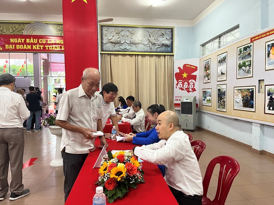 Khánh Hòa: Cử tri hồ hởi tham gia Ngày hội non sông - ảnh 6