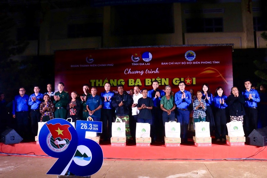 “Tháng Ba biên giới” lan toả yêu thương nơi tuyến đầu Tổ quốc - ảnh 1