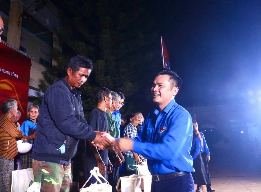 “Tháng Ba biên giới” lan toả yêu thương nơi tuyến đầu Tổ quốc - ảnh 4