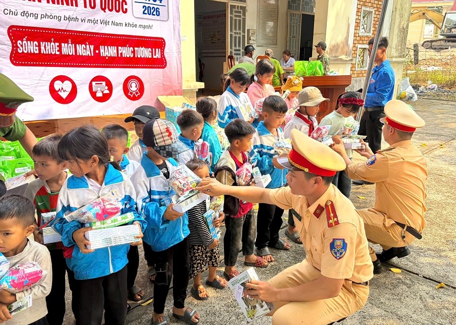  Gia Lai: Lan tỏa yêu thương đến với người dân vùng khó Chơ Long - ảnh 1