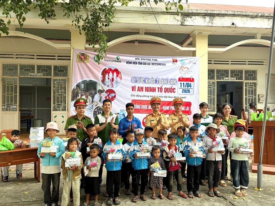  Gia Lai: Lan tỏa yêu thương đến với người dân vùng khó Chơ Long - ảnh 3