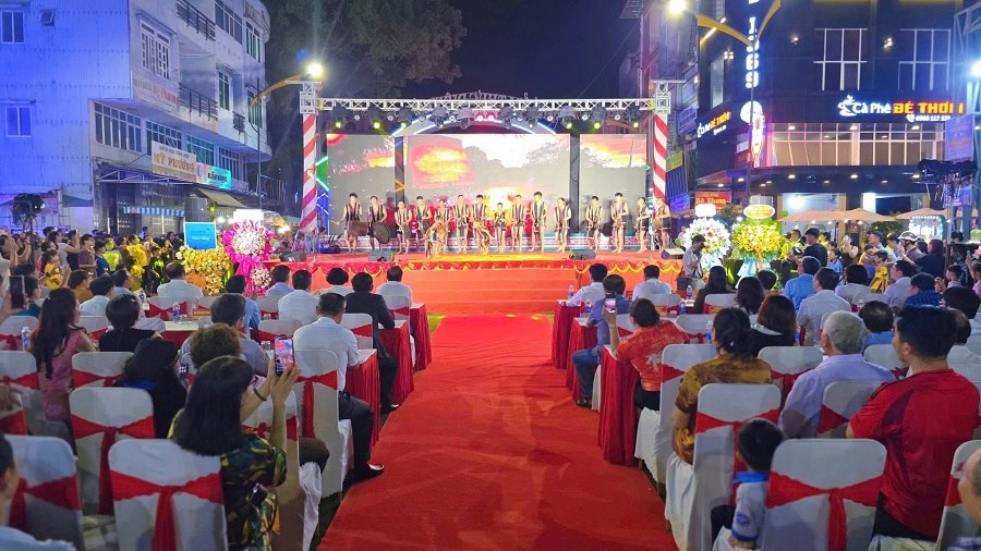 Gia Lai: Phố ẩm thực Diên Hồng - không gian trải nghiệm hấp dẫn về đêm  - ảnh 2