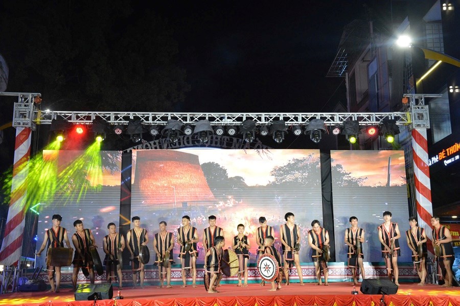 Gia Lai: Phố ẩm thực Diên Hồng - không gian trải nghiệm hấp dẫn về đêm  - ảnh 4