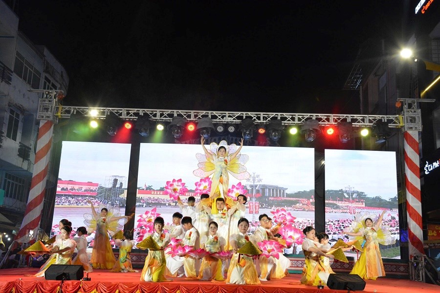 Gia Lai: Phố ẩm thực Diên Hồng - không gian trải nghiệm hấp dẫn về đêm  - ảnh 3