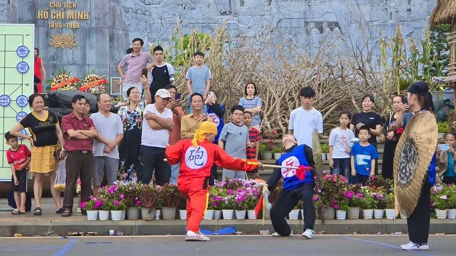 Gia Lai: Hấp dẫn màn biểu diễn võ thuật “Hào khí Tây Sơn” kết hợp Cờ người - ảnh 2