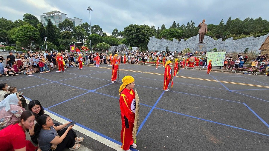 Gia Lai: Hấp dẫn màn biểu diễn võ thuật “Hào khí Tây Sơn” kết hợp Cờ người - ảnh 4