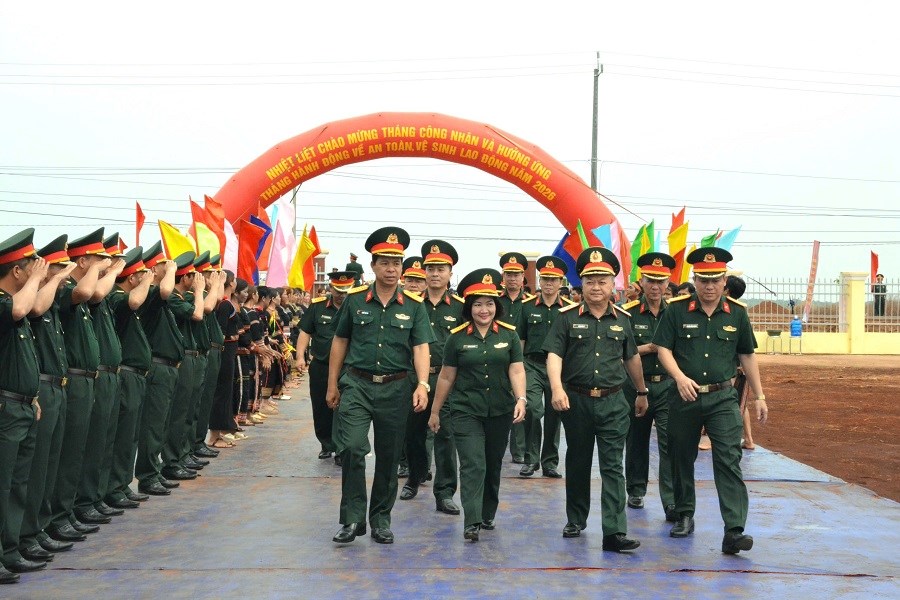 Binh đoàn 15 phát động Tháng Công nhân và hưởng ứng Tháng hành động về An toàn, vệ sinh lao động  - ảnh 2