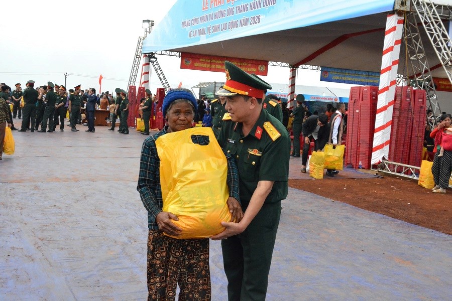 Binh đoàn 15 phát động Tháng Công nhân và hưởng ứng Tháng hành động về An toàn, vệ sinh lao động  - ảnh 4