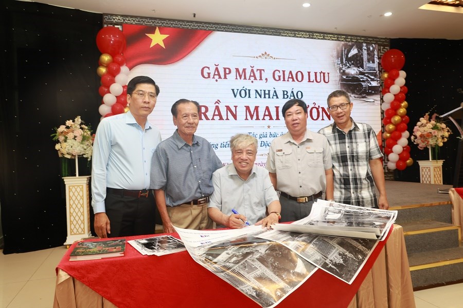 Gặp gỡ tác giả bức ảnh “Xe tăng tiến vào Dinh Độc lập” trưa ngày 30.4.1975 - ảnh 4