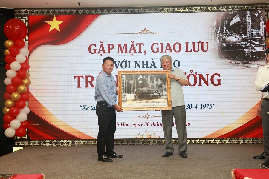 Gặp gỡ tác giả bức ảnh “Xe tăng tiến vào Dinh Độc lập” trưa ngày 30.4.1975 - ảnh 5