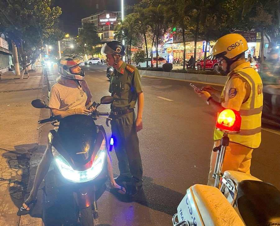 Khánh Hòa: Tăng cường quản lý du khách nước ngoài  - ảnh 1