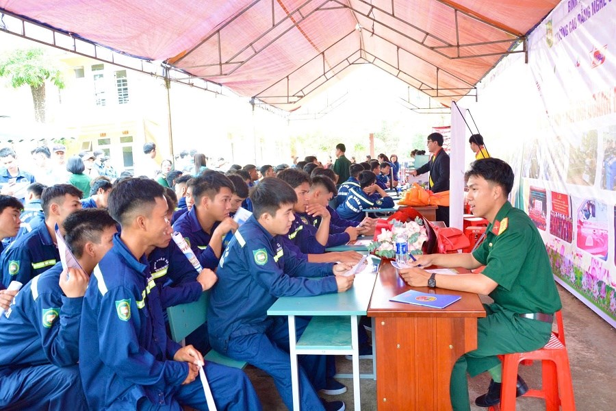 Gia Lai: Ngày hội việc làm kết nối sinh viên với doanh nghiệp - ảnh 1