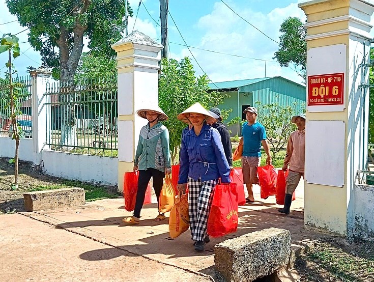 Đưa yêu thương về vùng biên Ia Mơ - ảnh 4