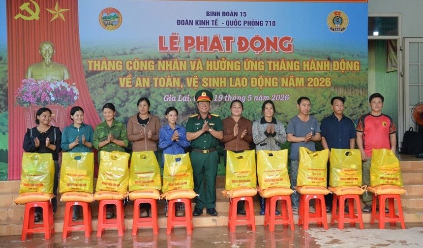 Đưa yêu thương về vùng biên Ia Mơ - ảnh 1