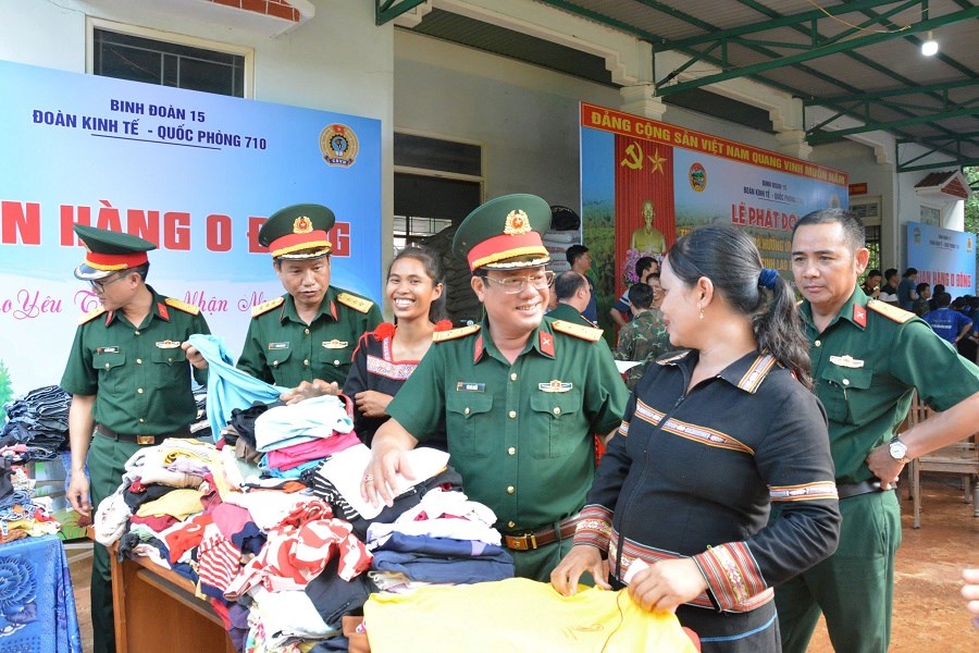 Đưa yêu thương về vùng biên Ia Mơ - ảnh 3