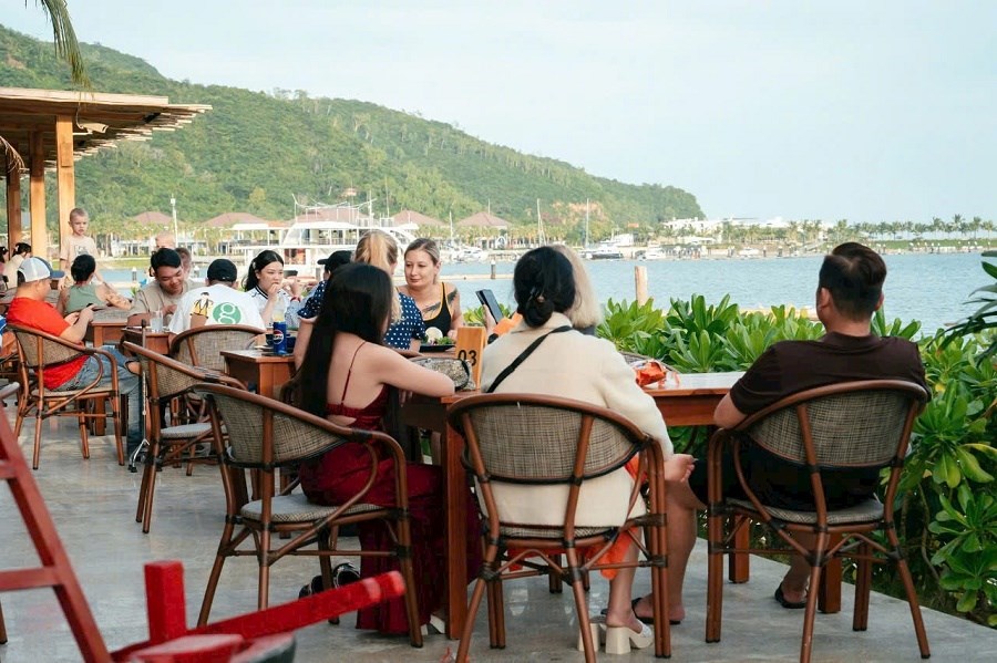 Marina Beach Club - trải nghiệm du lịch biển đêm hấp dẫn tại Nha Trang - ảnh 5