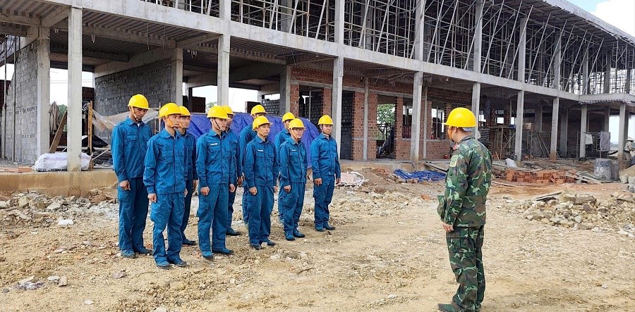 Gia Lai: Bộ đội chung sức xây dựng Trường nội trú liên cấp biên giới Ia Mơ - ảnh 2