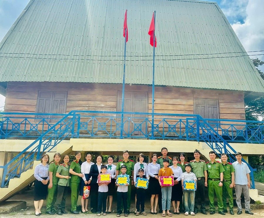 Gia Lai: Lan toả yêu thương đến trẻ em trong Ngày Quốc tế Thiếu nhi 1.6 - ảnh 2