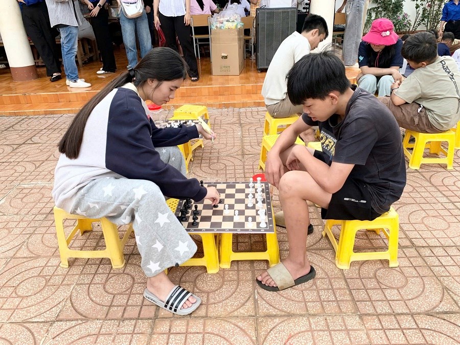 Đắk Lắk: “Thư viện mùa Xuân” mang niềm vui hè đến với trẻ em có hoàn cảnh đặc biệt - ảnh 2