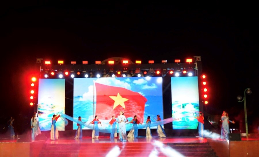 “Dạ hội điện ảnh” lan tỏa vẻ đẹp biển đảo Phú Quý - ảnh 1