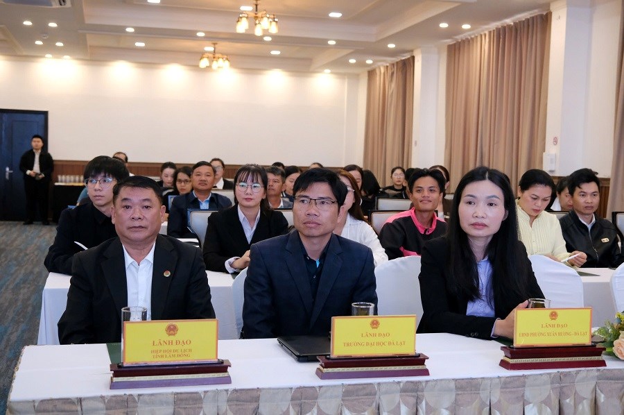Lâm Đồng: Nâng cao nhận thức bảo vệ môi trường, hướng tới du lịch bền vững - ảnh 2