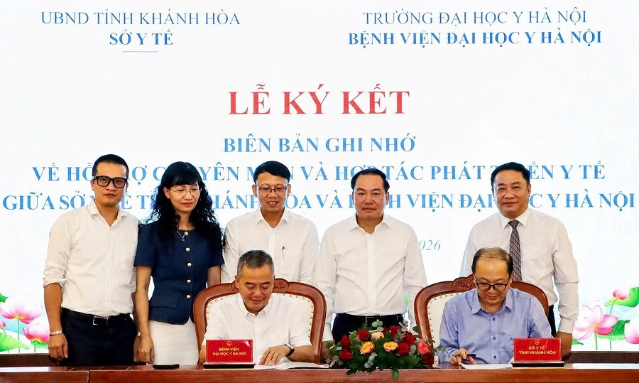 Khánh Hòa hợp tác với Bệnh viện Đại học Y Hà Nội, nâng cao chất lượng khám chữa bệnh - ảnh 1