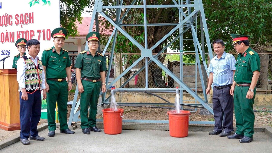 Gia Lai: Bàn giao công trình nước sạch cho người dân vùng biên - ảnh 3