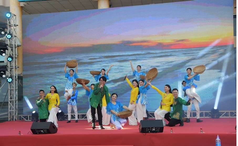 Sôi nổi chương trình Giao lưu nghệ thuật “Niềm vui gia đình”  - ảnh 5