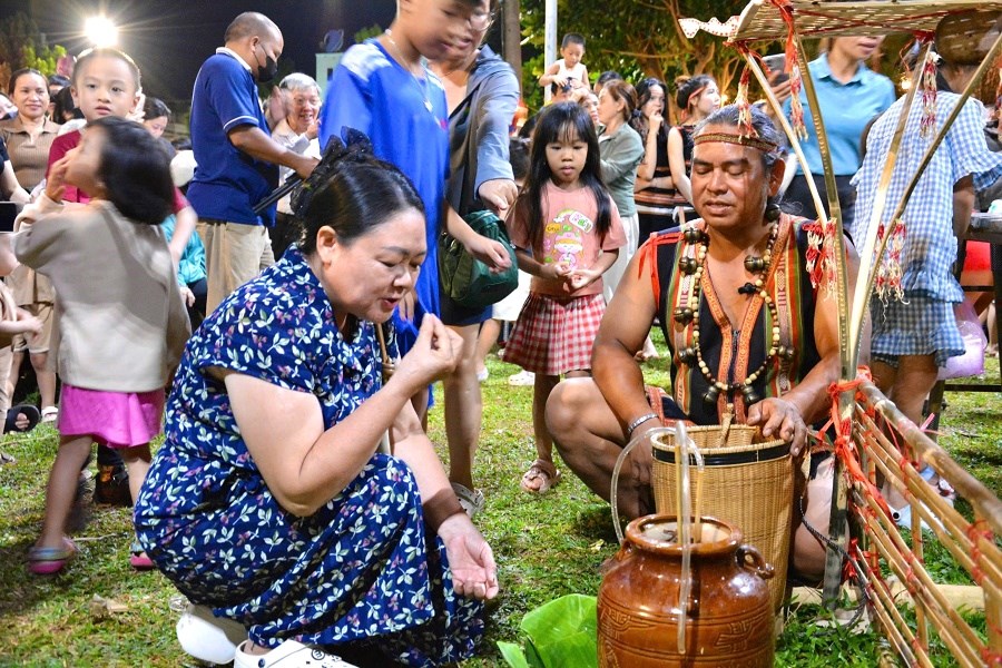 Gia Lai: Lan toả văn hoá gia đình qua không gian cồng chiêng - ảnh 4