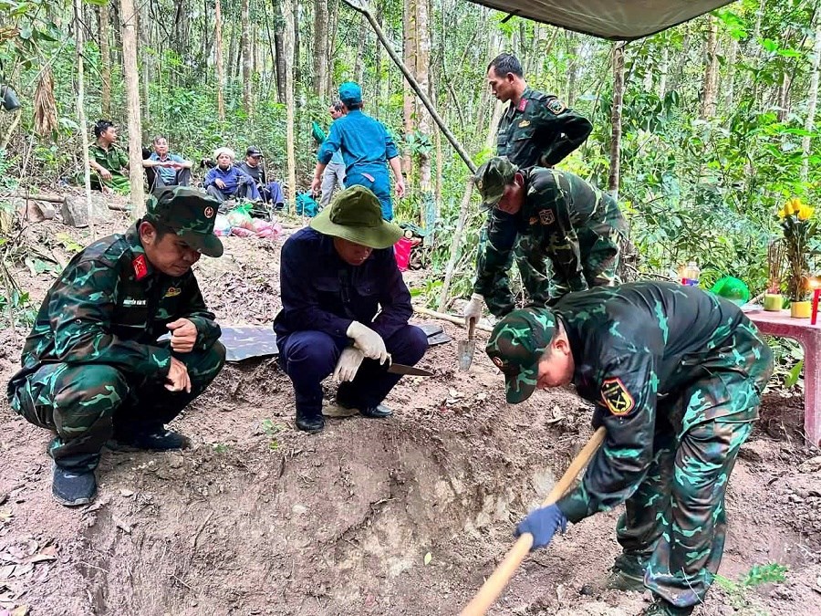 Đắk Lắk: Tìm thấy 2 hài cốt liệt sĩ từ ký ức của cựu giao liên 96 tuổi - ảnh 1
