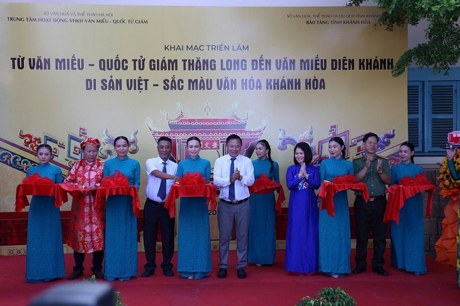 Triển lãm “Từ Văn Miếu Quốc Tử Giám Thăng Long đến Văn Miếu Diên Khánh” - ảnh 1