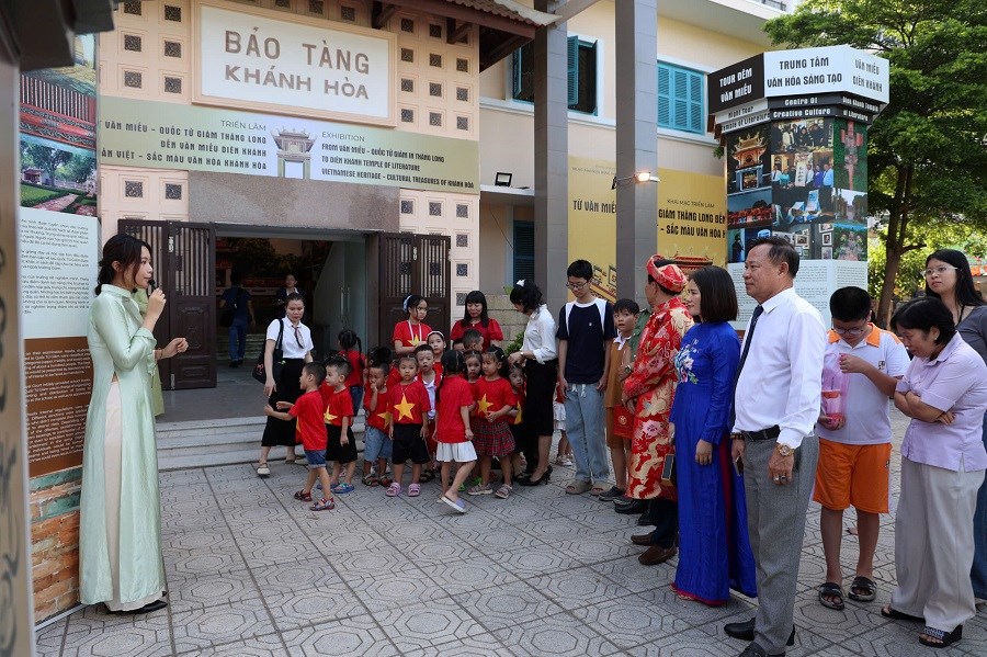 Triển lãm “Từ Văn Miếu Quốc Tử Giám Thăng Long đến Văn Miếu Diên Khánh” - ảnh 2