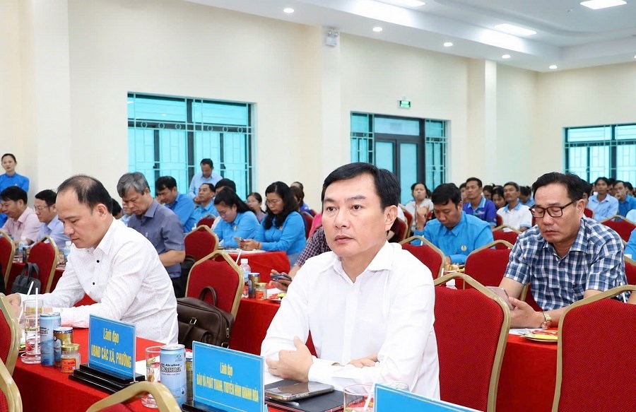 Lãnh đạo tỉnh Khánh Hòa gặp gỡ, đối thoại với đoàn viên, người lao động - ảnh 2