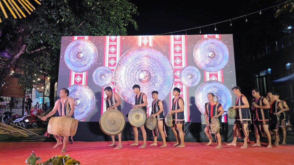 Gia Lai: Nối nhịp di sản qua âm vang cồng chiêng và dân ca Bài chòi - ảnh 1