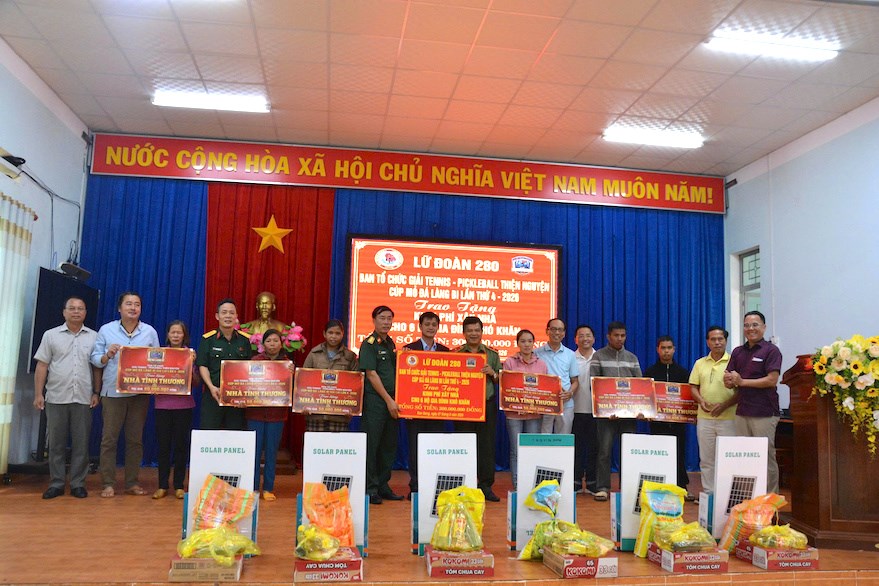 Lan tỏa yêu thương từ giải thể thao Cúp Mỏ đá làng Bi - ảnh 1