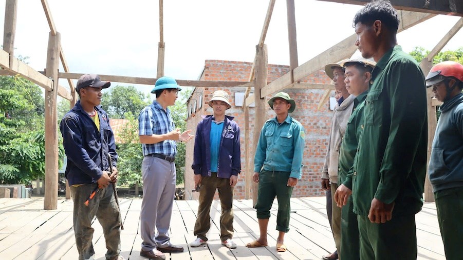 Gia Lai: Người dân buôn Jứ tất bật chuyển về nơi an cư mới  - ảnh 2