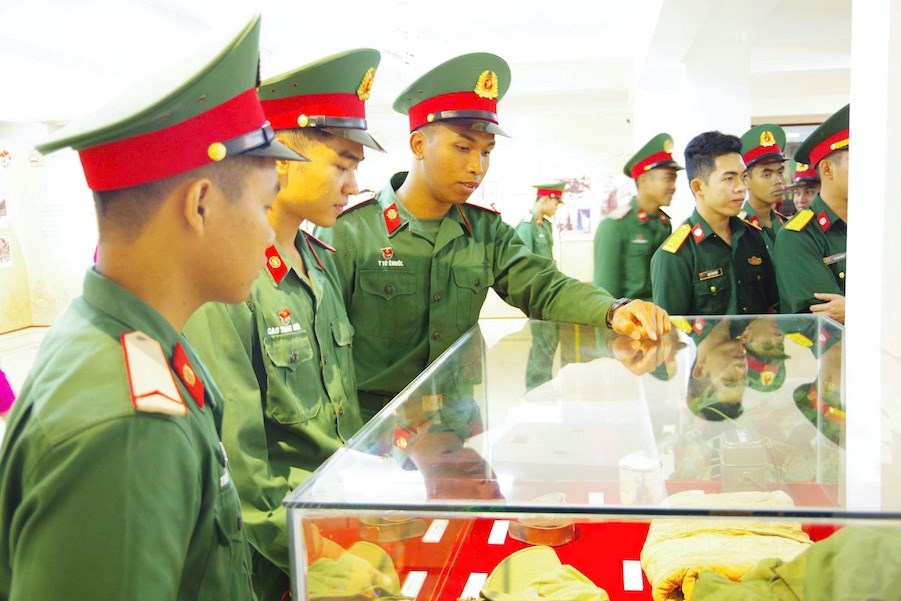 Khai mạc triển lãm chuyên đề “Miền Nam nhớ mãi ơn Người” - ảnh 2