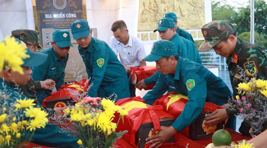 Ngược rừng đưa các liệt sĩ về với đồng đội - ảnh 1