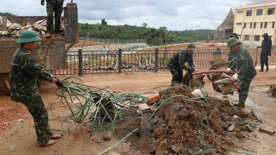 Gia Lai: Binh đoàn 15 chung sức hoàn thiện ngôi trường vùng biên - ảnh 4