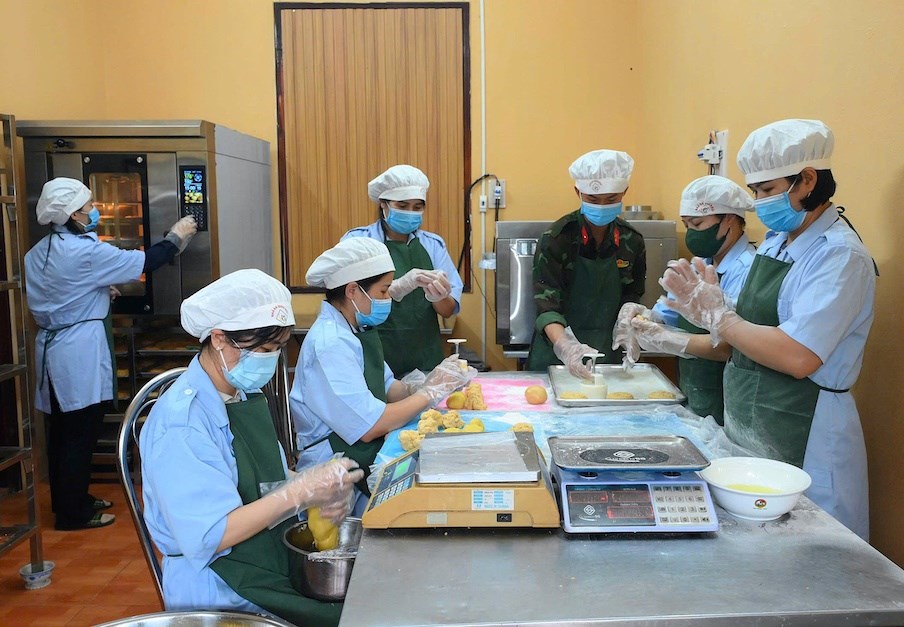 Gần 20.000 chiếc bánh Trung thu gửi đến thiếu nhi vùng biên - ảnh 2