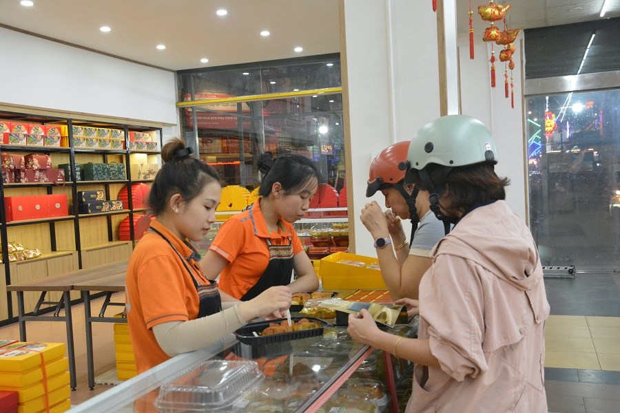 Gia Lai: Bánh Trung thu đa dạng, chờ sức mua khởi sắc - ảnh 2